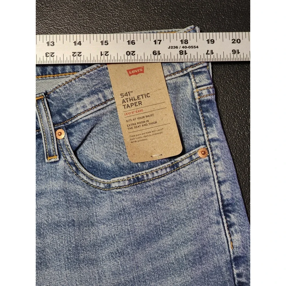 Levi's 541 Athletic Taper Stretch Jeans 38x30 Light Wash Blue